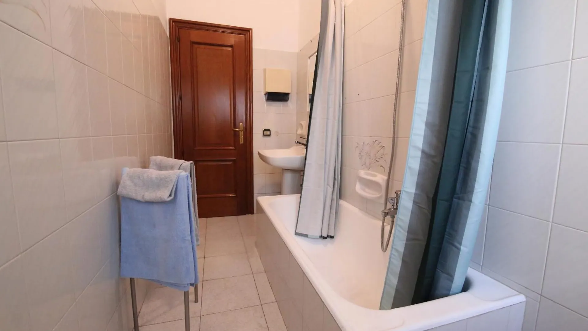 _ Cavour 156 & Savoia _ Hotel Bari Guest house