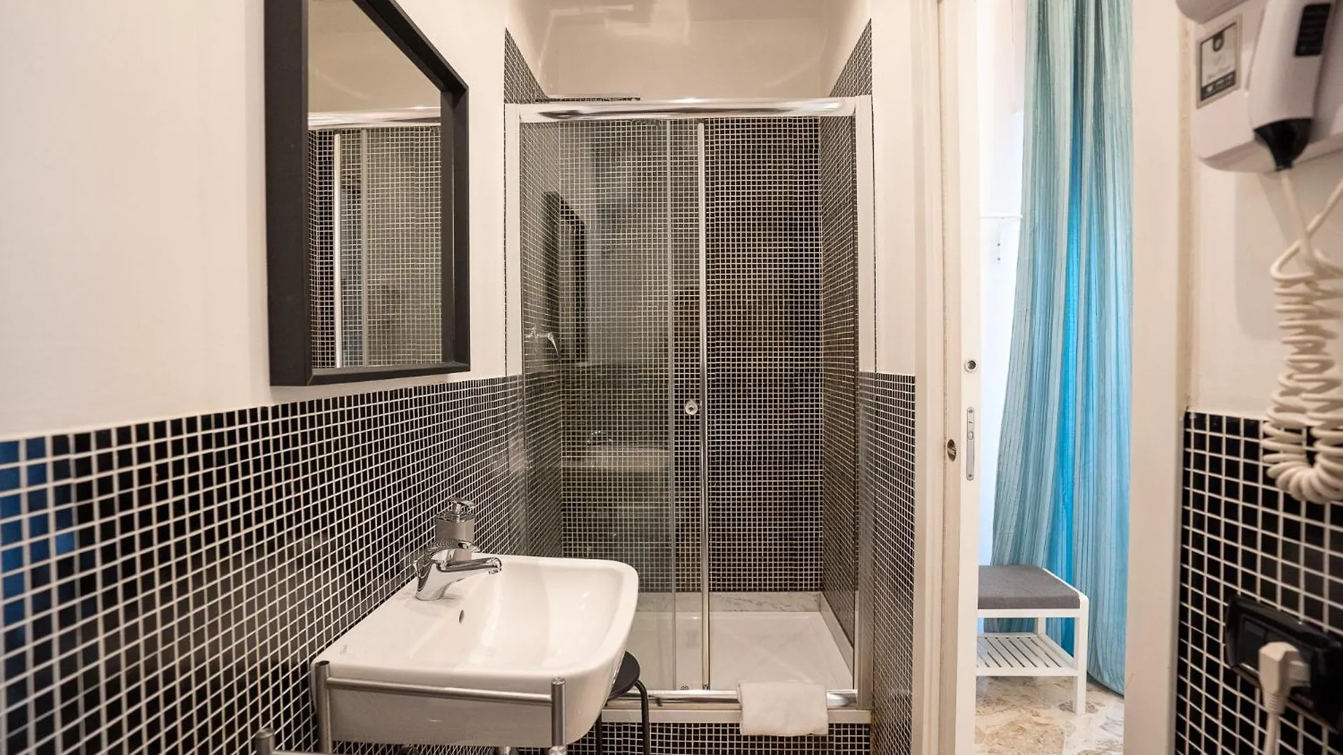 _ Cavour 156 & Savoia _ Hotel Bari