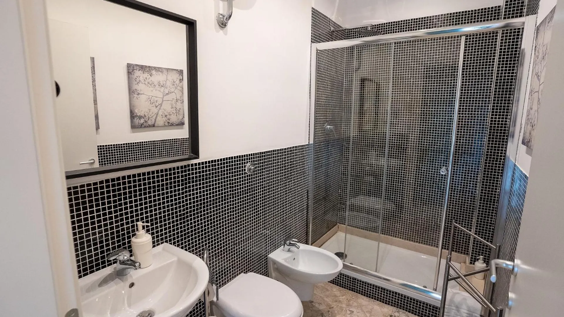 _ Cavour 156 & Savoia _ Hotel Bari Guest house